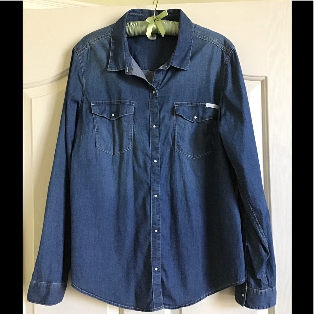 Calvin Klein jeans shirt with long sleeves.